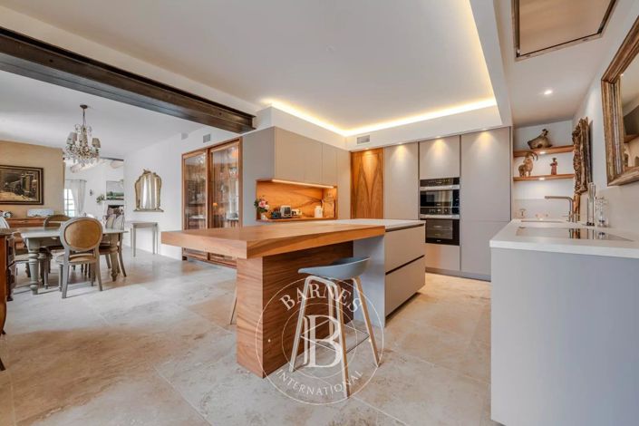 Image No.9-6 Bed House for sale