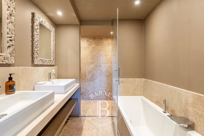 Image No.11-6 Bed House for sale