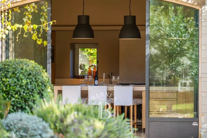 Image No.6-6 Bed House for sale