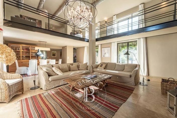 Image No.9-6 Bed House for sale