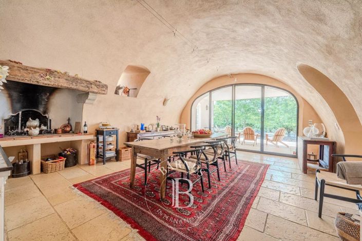 Image No.10-6 Bed House for sale