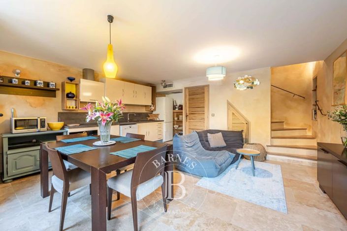 Image No.5-2 Bed House for sale