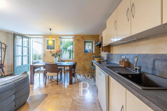 Image No.6-2 Bed House for sale