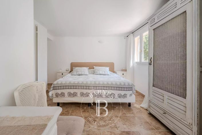 Image No.13-6 Bed House for sale