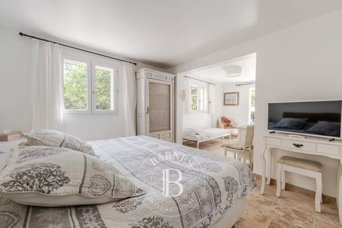 Image No.14-6 Bed House for sale