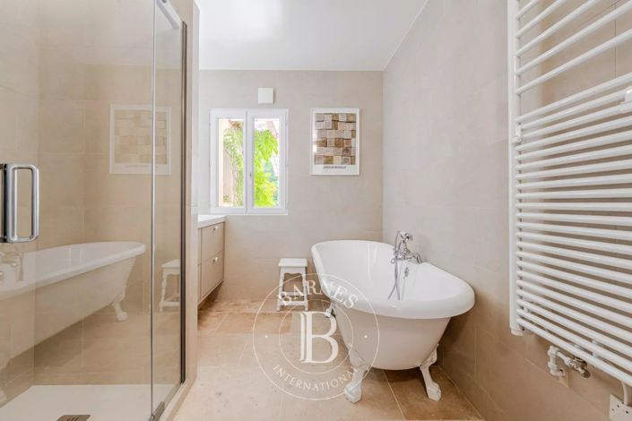 Image No.15-6 Bed House for sale