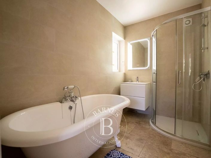 Image No.17-6 Bed House for sale