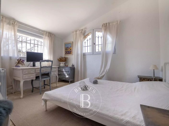 Image No.19-6 Bed House for sale