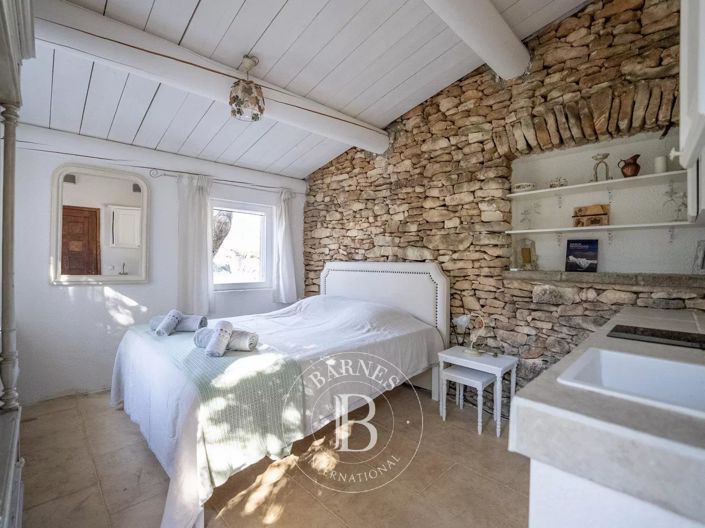 Image No.20-6 Bed House for sale