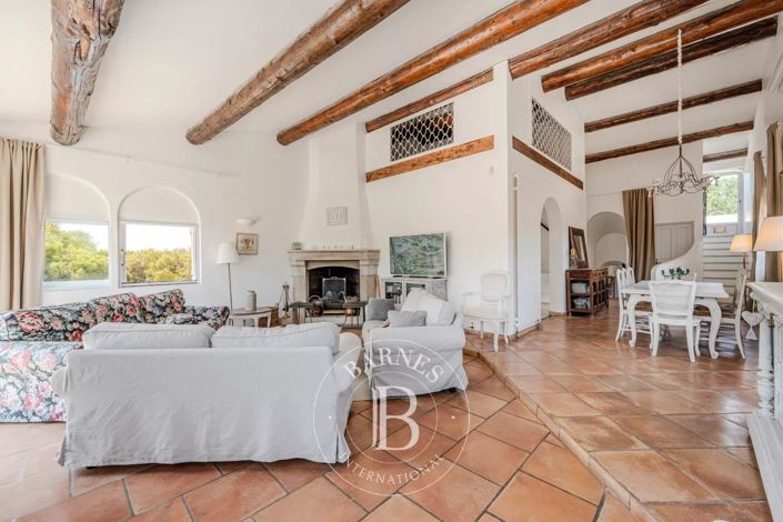 Image No.9-6 Bed House for sale