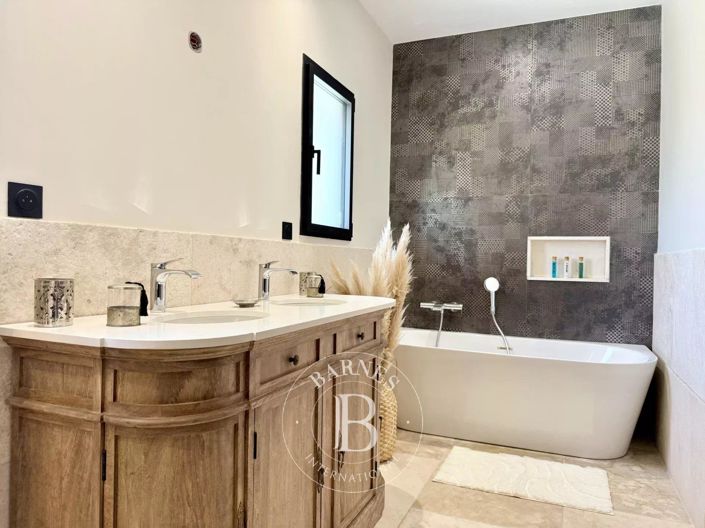 Image No.10-4 Bed House for sale