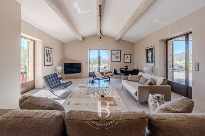 Image No.9-5 Bed House for sale