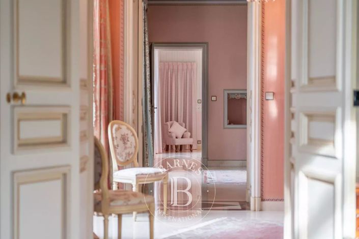 Image No.10-6 Bed House for sale