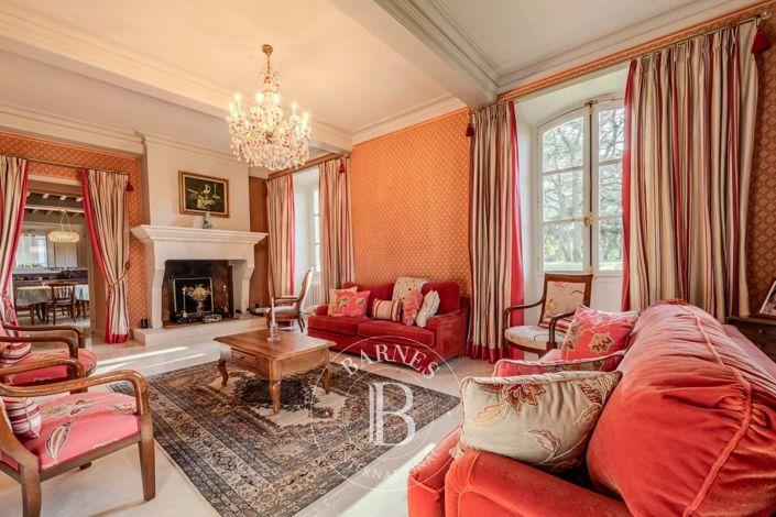 Image No.8-6 Bed House for sale