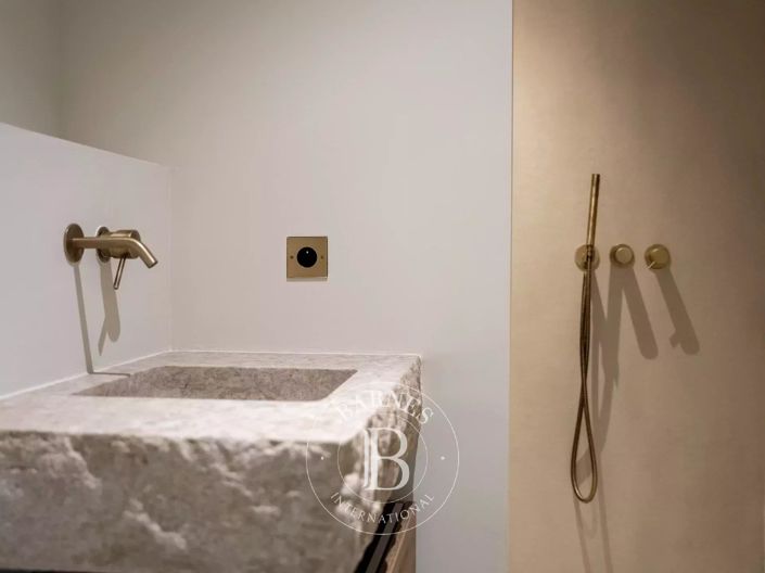 Image No.15-6 Bed House for sale