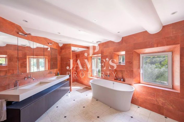 Image No.7-7 Bed House for sale