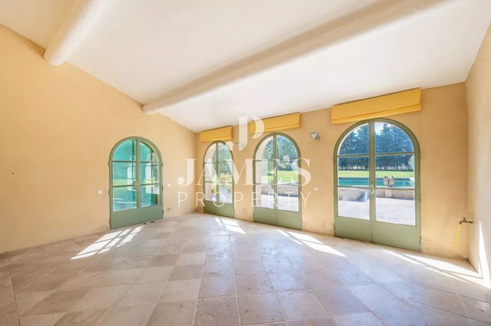 Image No.8-7 Bed House for sale