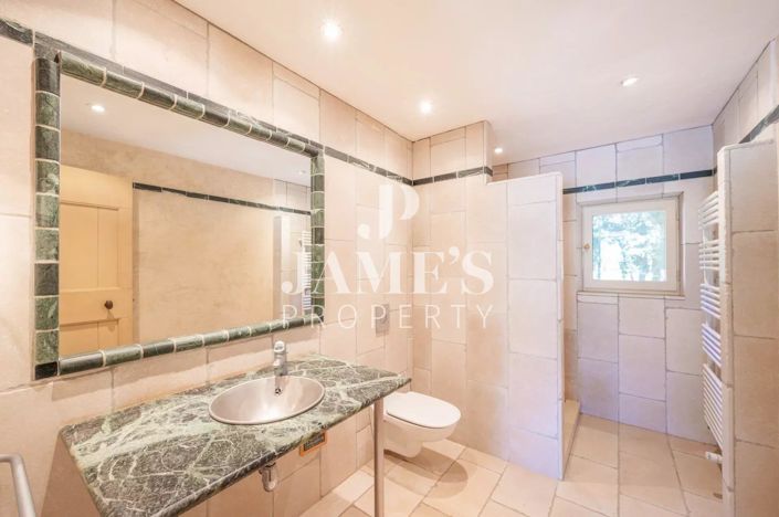 Image No.9-7 Bed House for sale