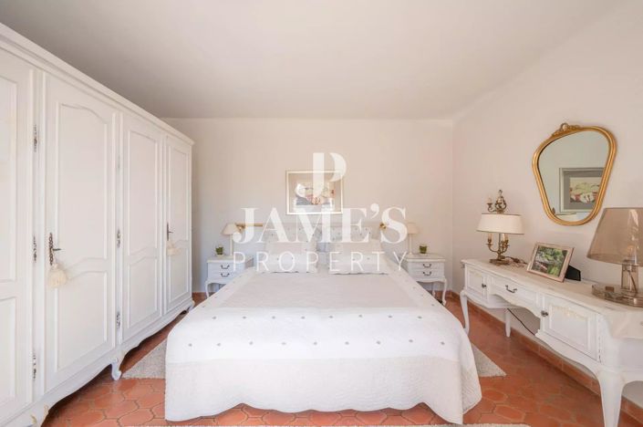 Image No.10-4 Bed House for sale