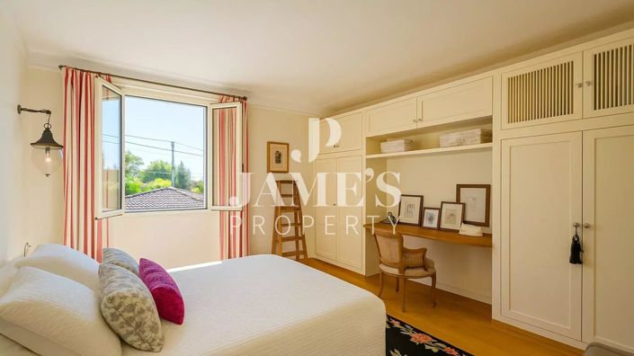 Image No.10-3 Bed House for sale