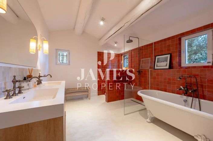 Image No.16-5 Bed House for sale