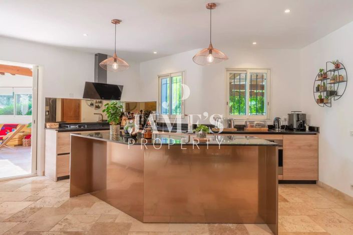 Image No.6-4 Bed House for sale