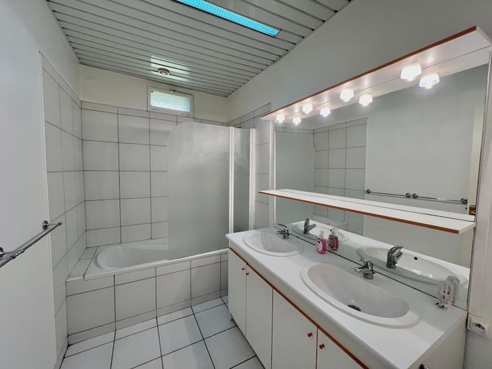 Image No.10-5 Bed House for sale