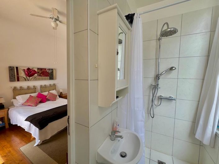 Image No.8-5 Bed House for sale