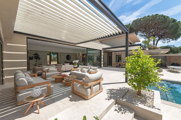 Image No.17-6 Bed Property for sale