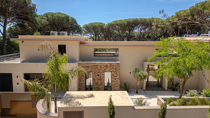 Image No.18-6 Bed Property for sale