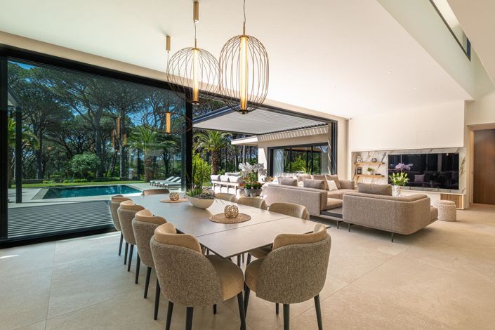 Image No.5-6 Bed Property for sale