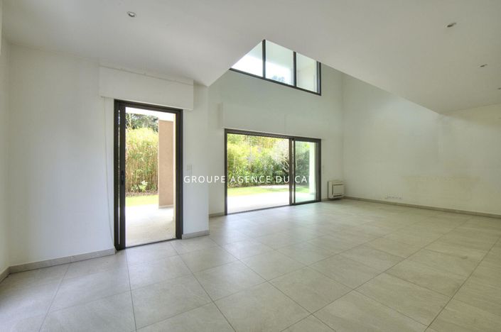 Image No.15-4 Bed House for sale