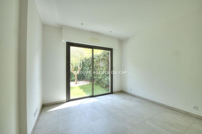 Image No.16-4 Bed House for sale