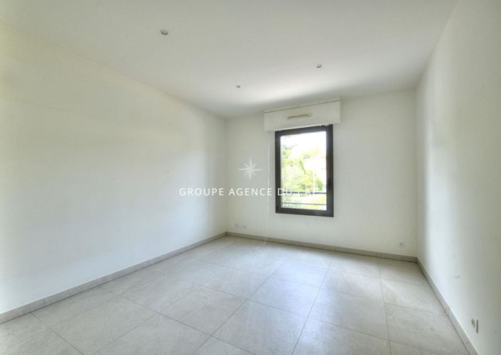 Image No.17-4 Bed House for sale