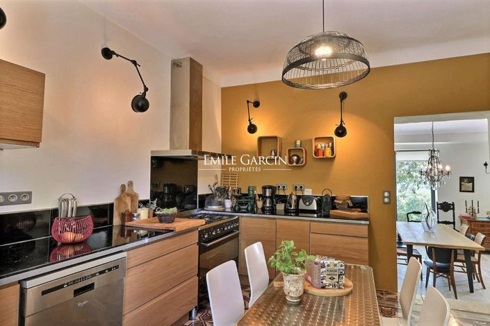 Image No.6-5 Bed House for sale