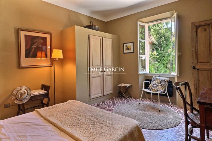 Image No.7-5 Bed House for sale