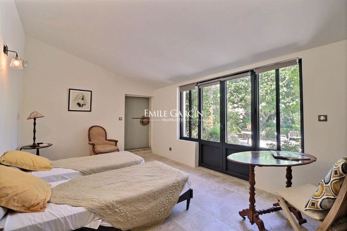 Image No.8-5 Bed House for sale