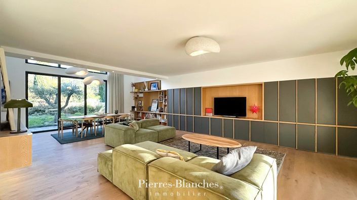 Image No.3-6 Bed House for sale