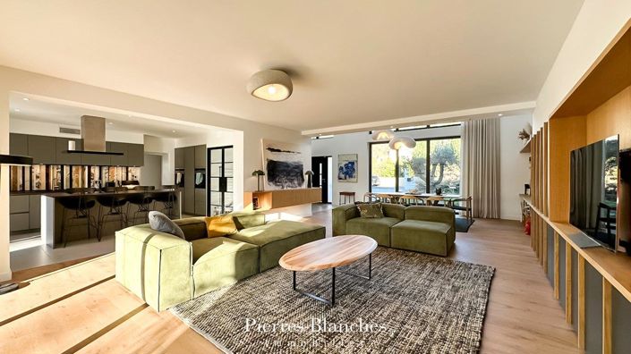 Image No.4-6 Bed House for sale