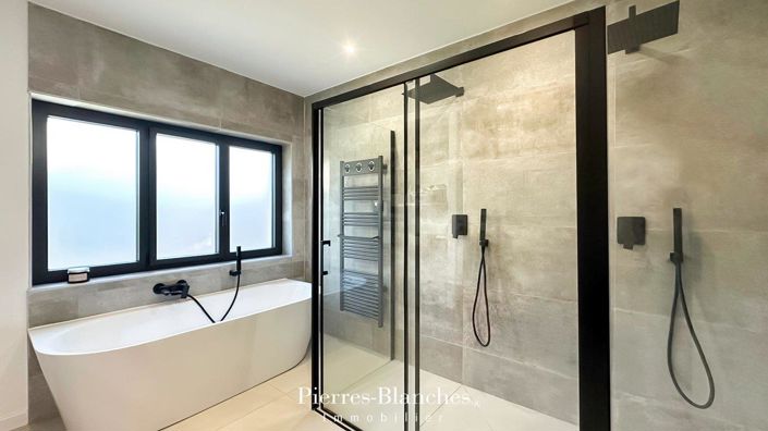 Image No.8-6 Bed House for sale