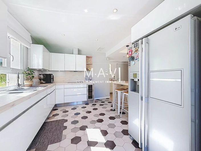 Image No.10-2 Bed House for sale