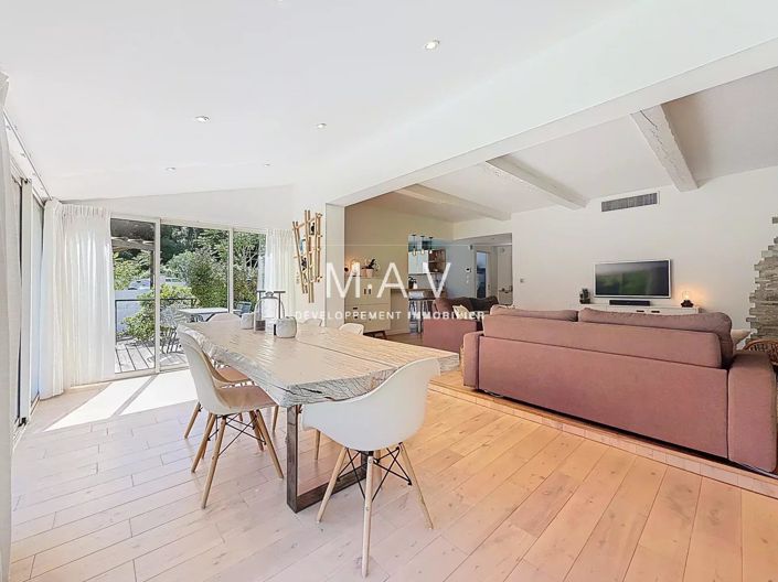 Image No.11-2 Bed House for sale