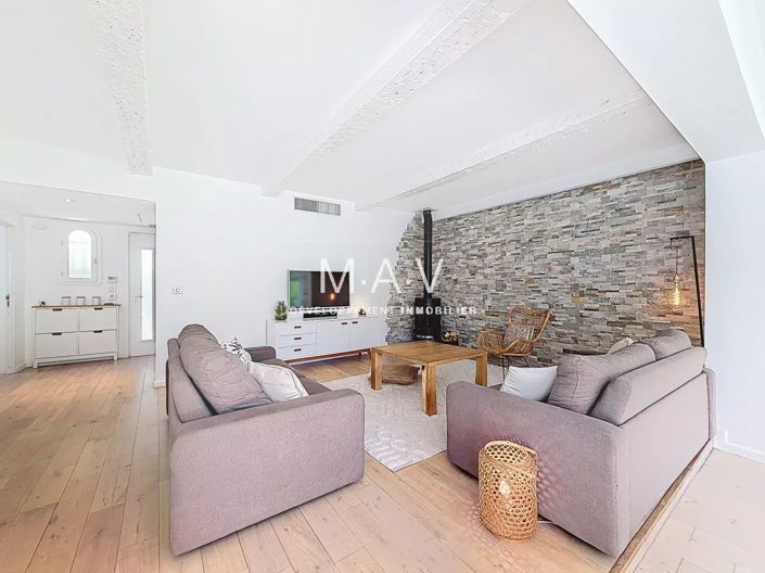 Image No.12-2 Bed House for sale