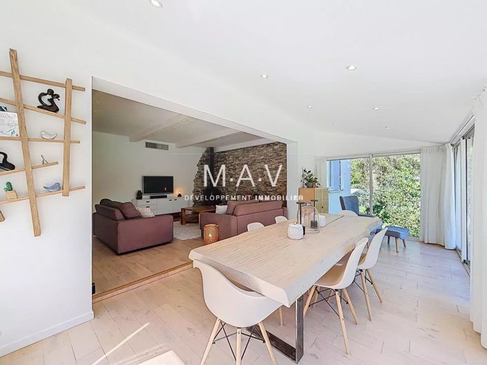 Image No.13-2 Bed House for sale