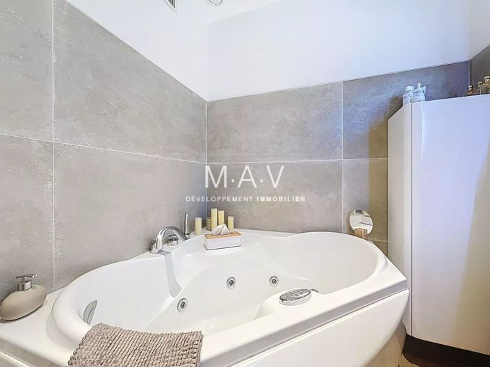 Image No.16-2 Bed House for sale