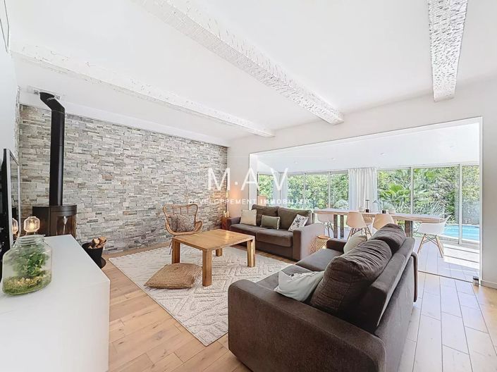 Image No.5-2 Bed House for sale