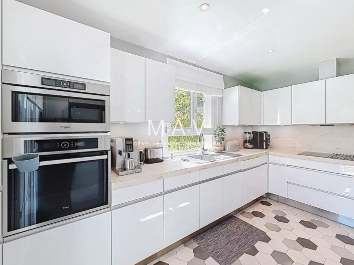 Image No.9-2 Bed House for sale