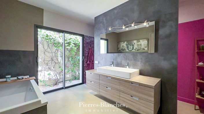 Image No.8-4 Bed House for sale