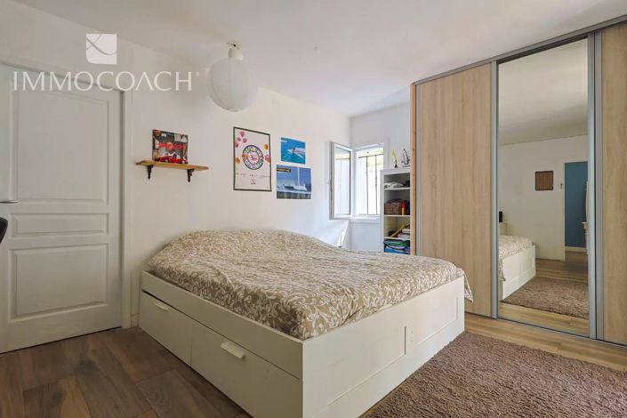 Image No.24-7 Bed House for sale