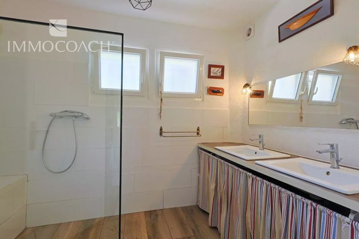 Image No.26-7 Bed House for sale